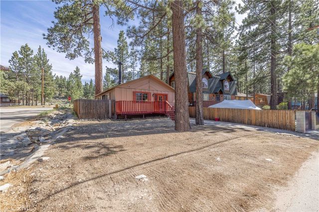 1044 E Country Club Boulevard, Big Bear City, CA 92314