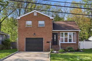 42 Lenox Avenue, Green Brook, NJ 08812