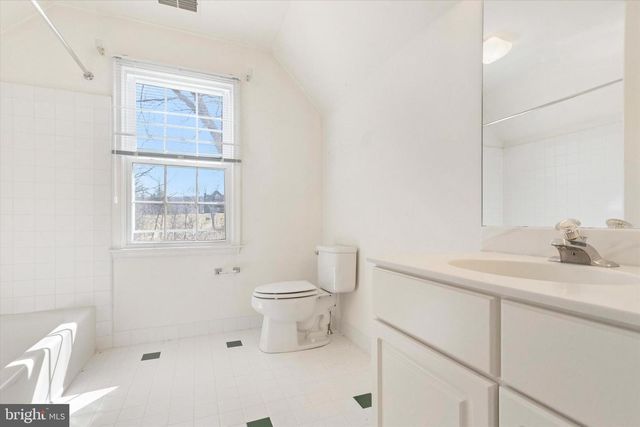 15 EASTGATE DR, Phoenixville, PA 19460
