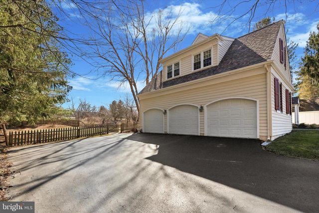 15 EASTGATE DR, Phoenixville, PA 19460