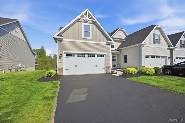 155 Sandstone Circle, Grand Island, NY 14072