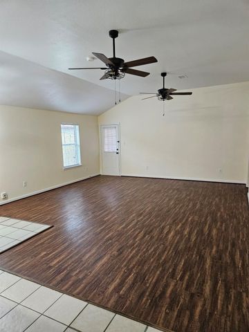 2521 N 37th Avenue N, Texas City, TX 77590