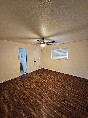 2521 N 37th Avenue N, Texas City, TX 77590