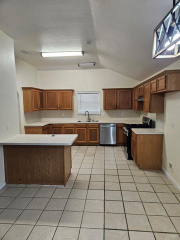 2521 N 37th Avenue N, Texas City, TX 77590