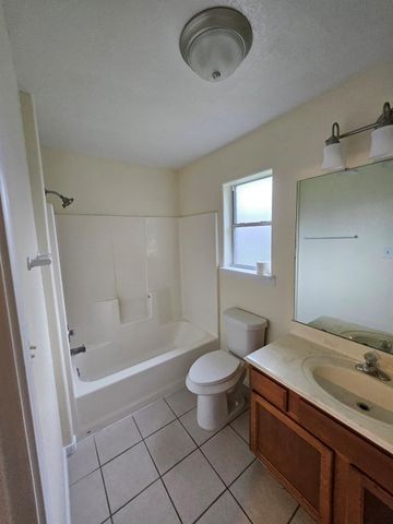 2521 N 37th Avenue N, Texas City, TX 77590