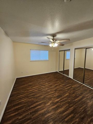 2521 N 37th Avenue N, Texas City, TX 77590