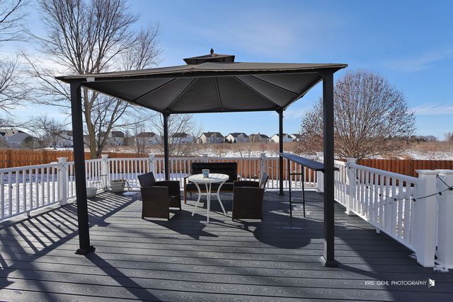 451 W Waterbury Drive, Round Lake, IL 60073