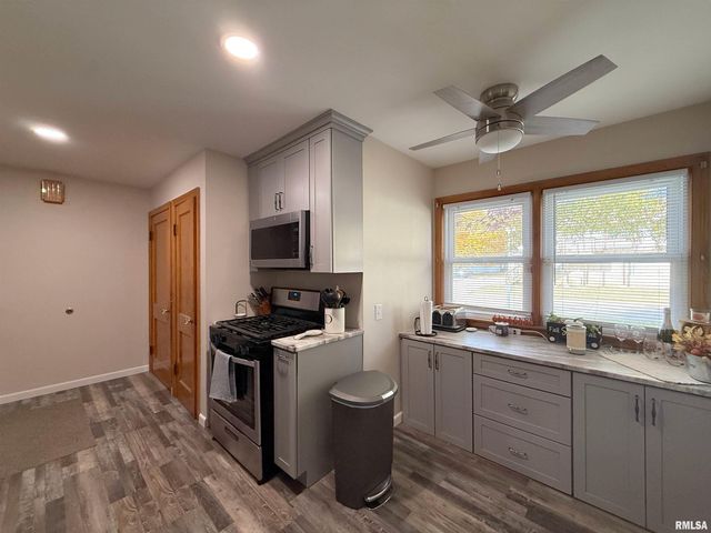 640 32ND Avenue, Moline, IL 61265