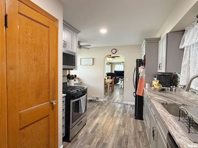 640 32ND Avenue, Moline, IL 61265