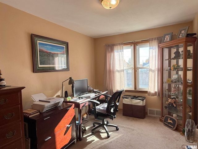 640 32ND Avenue, Moline, IL 61265