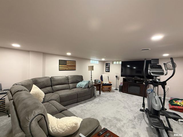 640 32ND Avenue, Moline, IL 61265