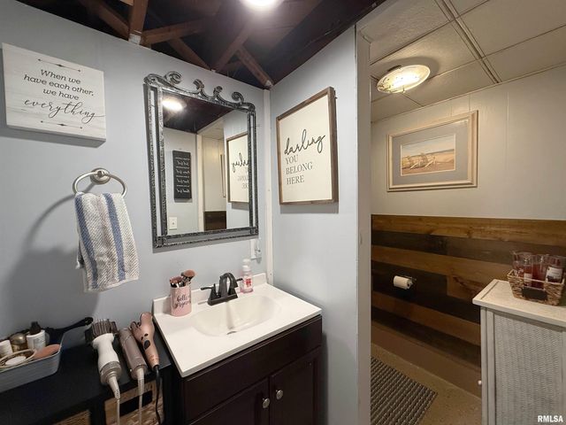 640 32ND Avenue, Moline, IL 61265