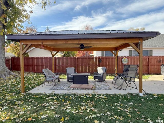 640 32ND Avenue, Moline, IL 61265