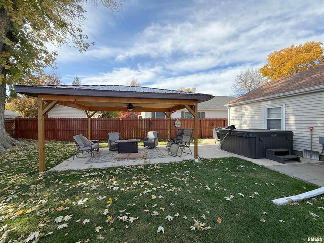 640 32ND Avenue, Moline, IL 61265