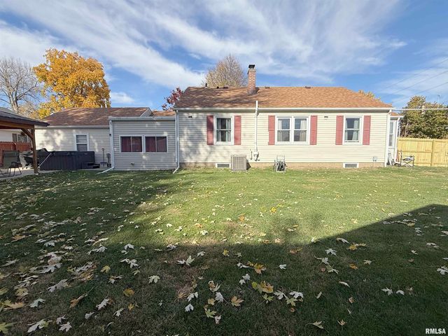 640 32ND Avenue, Moline, IL 61265