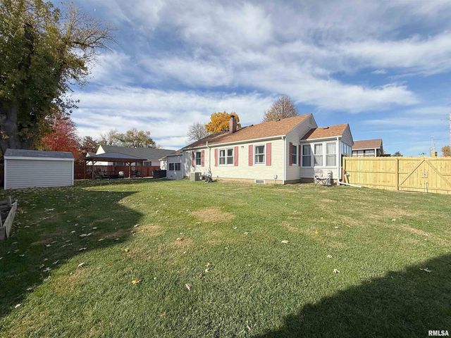 640 32ND Avenue, Moline, IL 61265