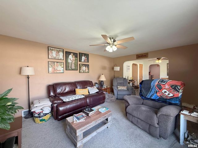 640 32ND Avenue, Moline, IL 61265