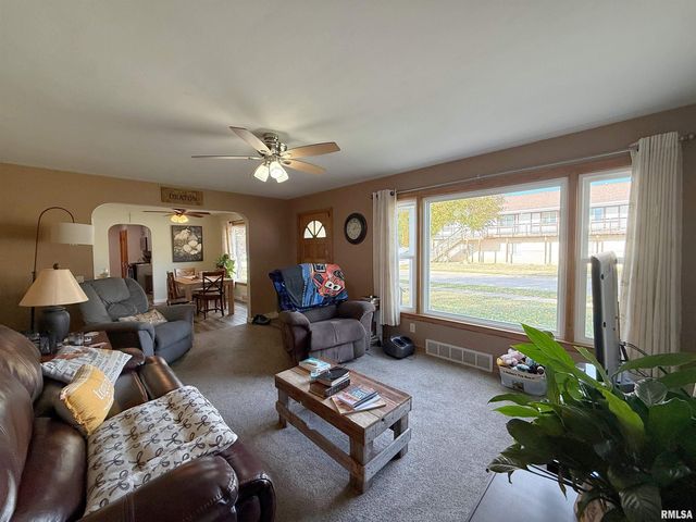 640 32ND Avenue, Moline, IL 61265