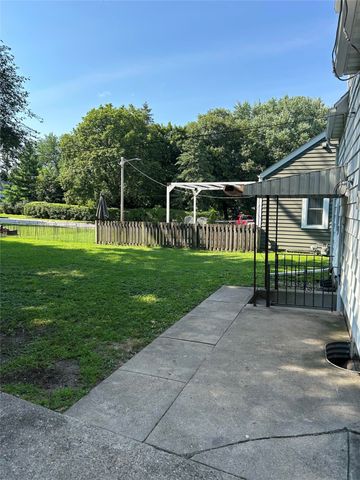 221 N Franklin Avenue, Ames, IA 50014