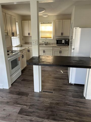 221 N Franklin Avenue, Ames, IA 50014