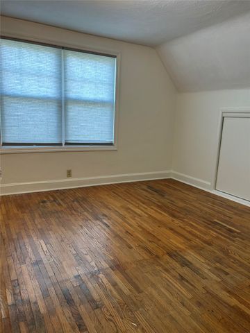 221 N Franklin Avenue, Ames, IA 50014