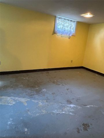 221 N Franklin Avenue, Ames, IA 50014