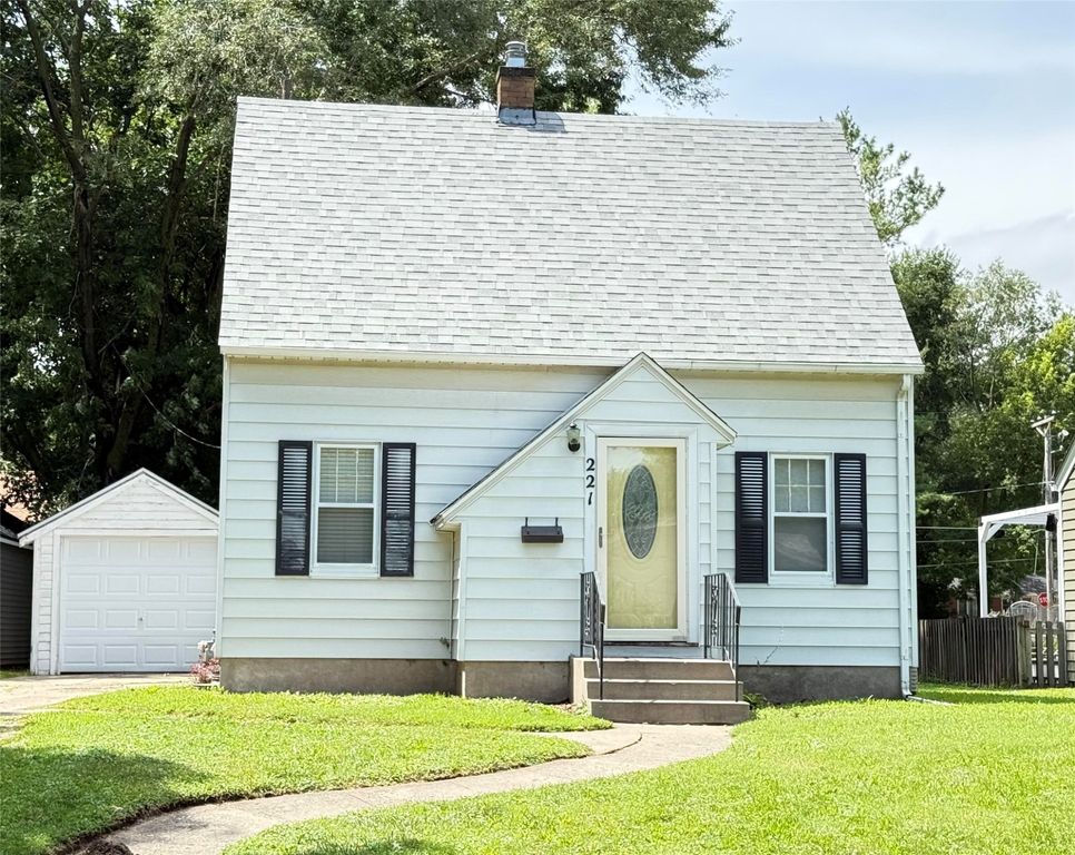 221 N Franklin Avenue, Ames, IA 50014