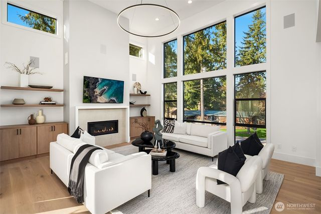 12525 NE 75th Street, Kirkland, WA 98033