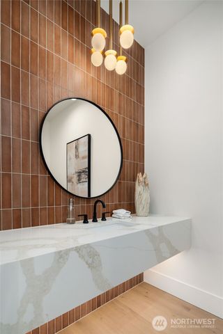 12525 NE 75th Street, Kirkland, WA 98033