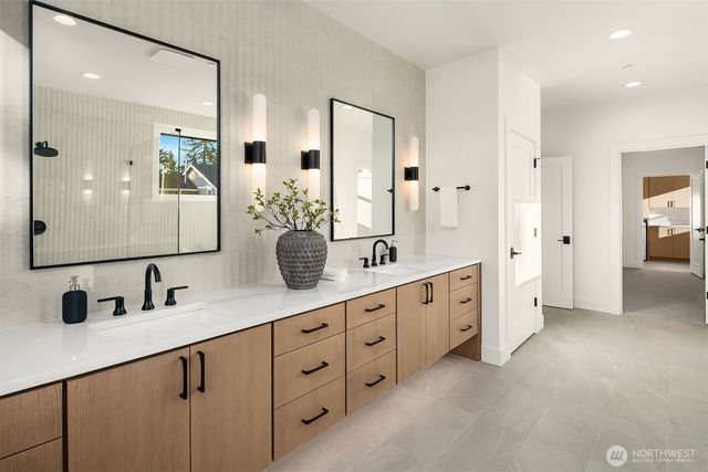 12525 NE 75th Street, Kirkland, WA 98033