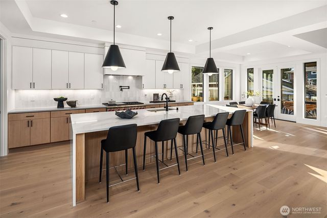 12525 NE 75th Street, Kirkland, WA 98033