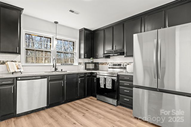 429 Sunnywood Lane, Charlotte, NC 28270