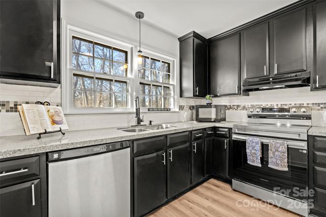 429 Sunnywood Lane, Charlotte, NC 28270