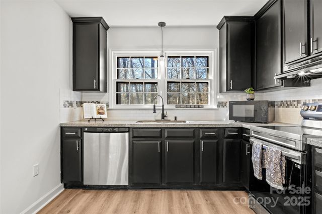 429 Sunnywood Lane, Charlotte, NC 28270