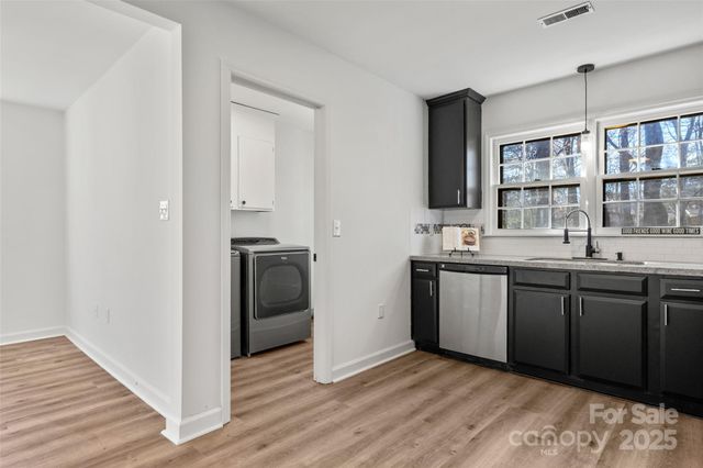 429 Sunnywood Lane, Charlotte, NC 28270