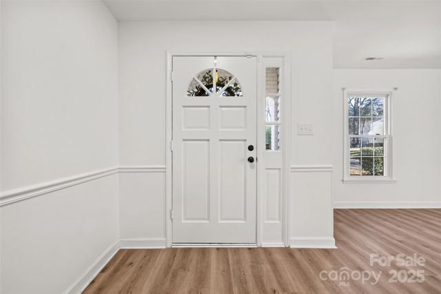 429 Sunnywood Lane, Charlotte, NC 28270