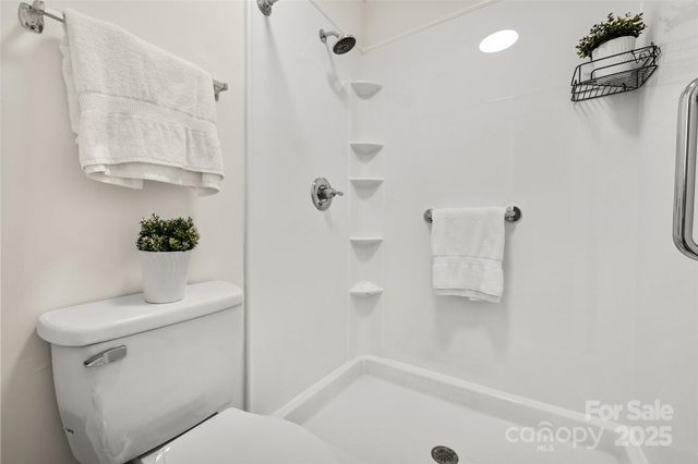 429 Sunnywood Lane, Charlotte, NC 28270