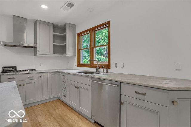 760 W Pine Street, Zionsville, IN 46077