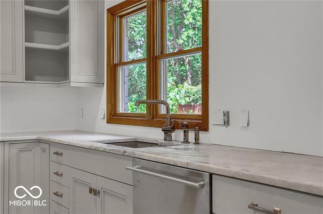 760 W Pine Street, Zionsville, IN 46077