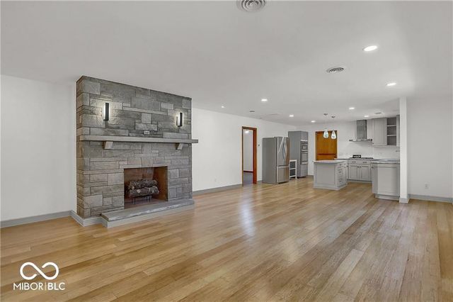 760 W Pine Street, Zionsville, IN 46077