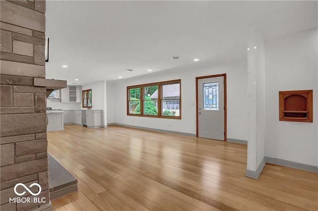 760 W Pine Street, Zionsville, IN 46077