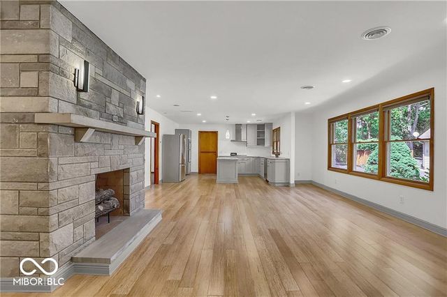 760 W Pine Street, Zionsville, IN 46077