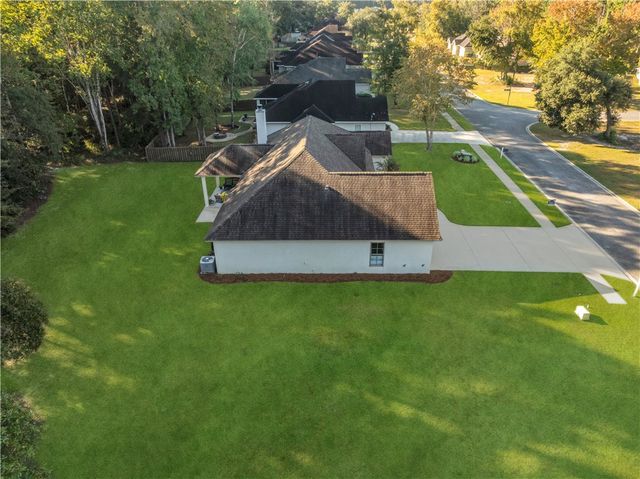 292 Country Walk Circle, Brunswick, GA 31525