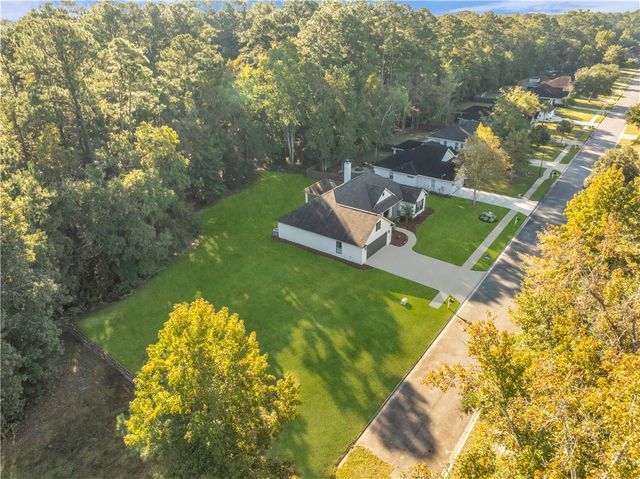 292 Country Walk Circle, Brunswick, GA 31525