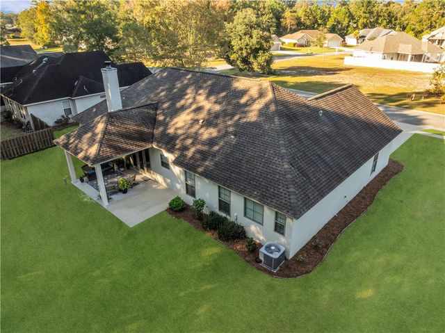 292 Country Walk Circle, Brunswick, GA 31525