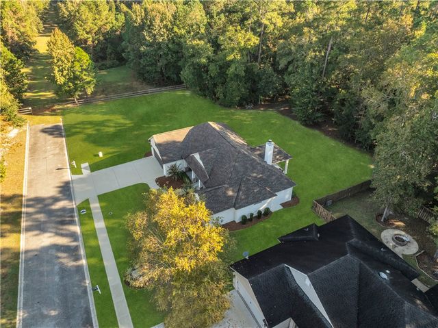 292 Country Walk Circle, Brunswick, GA 31525