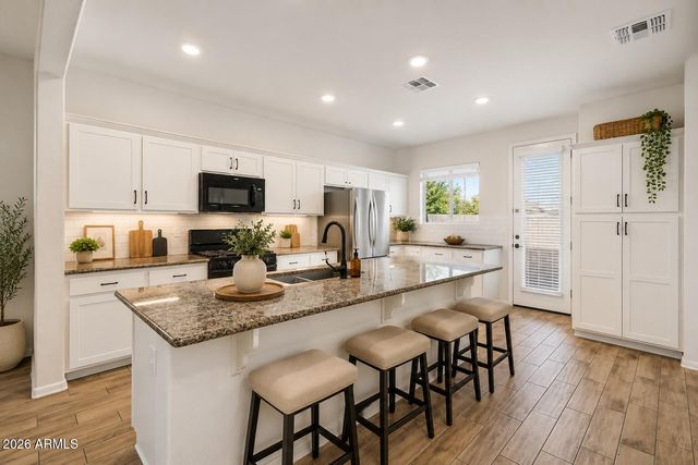 17155 W SELDON Lane, Waddell, AZ 85355