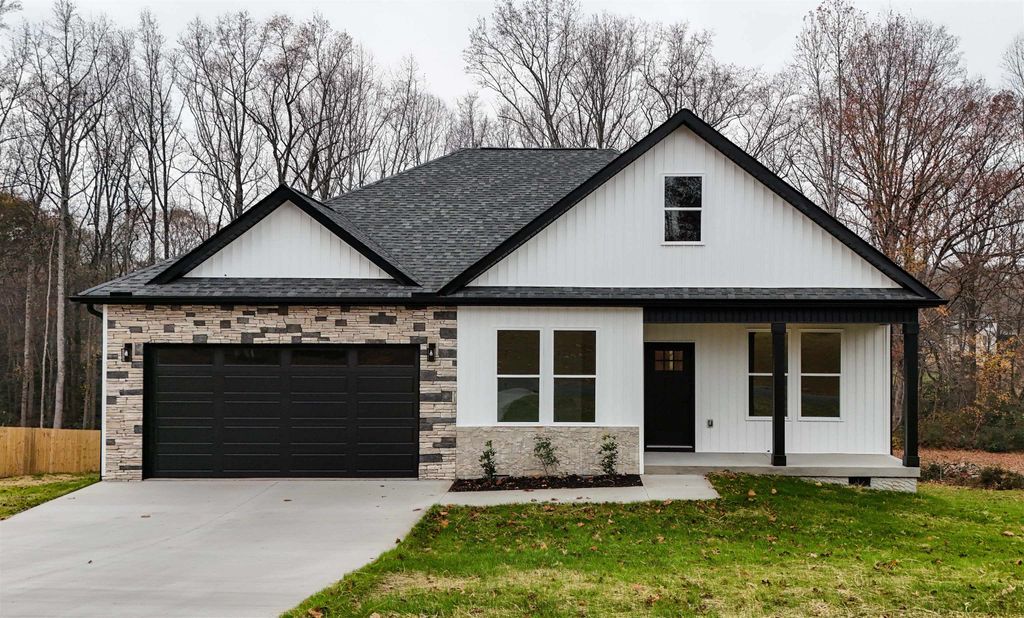 77 Carolina Oaks Drive, Chesnee, SC 29323