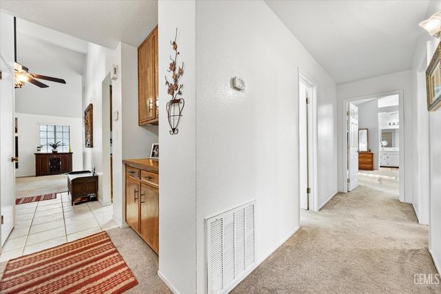 9408 Nickam Court, Bakersfield, CA 93311