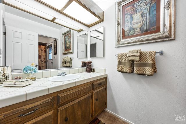 9408 Nickam Court, Bakersfield, CA 93311